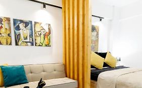 Elenis Central Modern Apartment